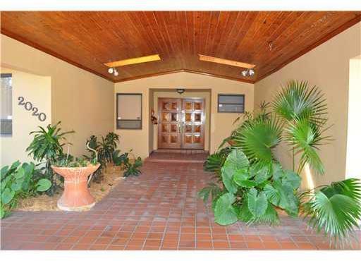 2020 Southwest 99th Avenue Miami, FL 33165 - Photo 2 of 14