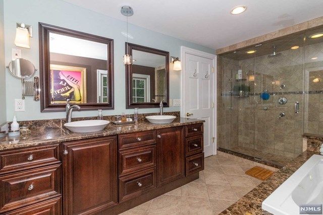 658 Ridgeland Terrace Leonia, NJ 07605 - Photo 11 of 21 Gallery Image 11