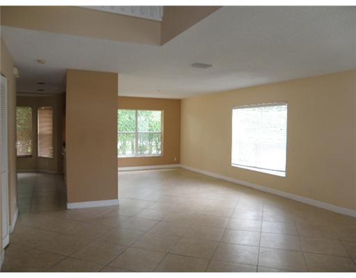 10759 Lake Oak Way Boca Raton, FL 33498 - Photo 11 of 21 Gallery Image 11