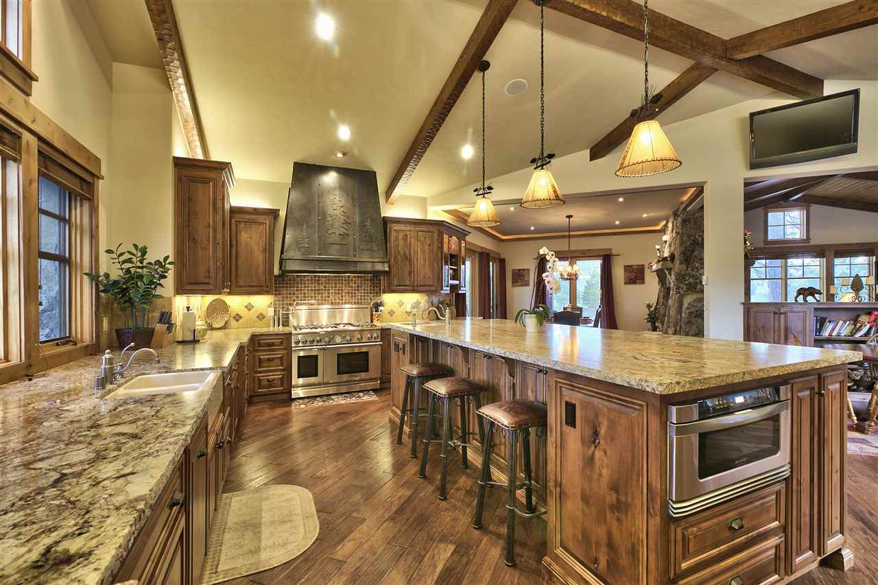 12822 Lookout Circle Truckee, CA 96161 - Photo 2 of 14