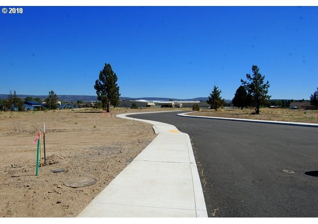 9 Northeast Colleen Road Prineville, OR 97754 - Photo 3 of 16
