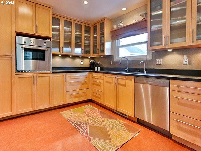 3303 Southwest Huber Street Portland, OR 97219 - Photo 9 of 16 Gallery Image 9