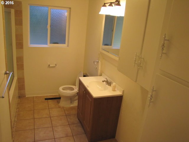 2337 B Street Hubbard, OR 97032 - Photo 3 of 24 Gallery Image 3