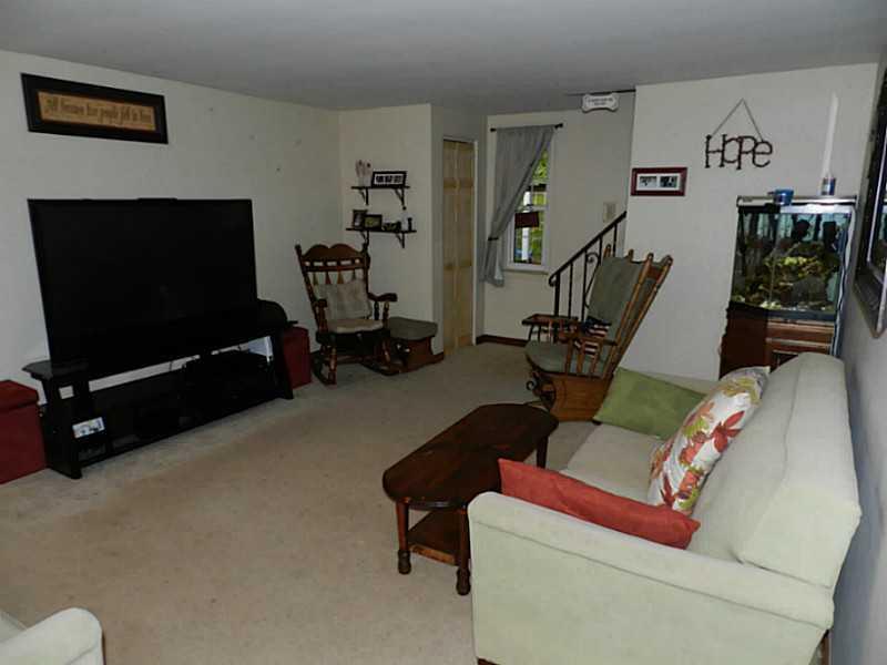918 Roland Road Pittsburgh, PA 15221 - Photo 6 of 12 Gallery Image 6