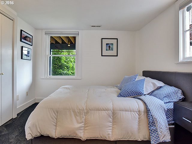 4322 Southwest Hamilton Terrace Portland, OR 97239 - Photo 19 of 32 Gallery Image 19