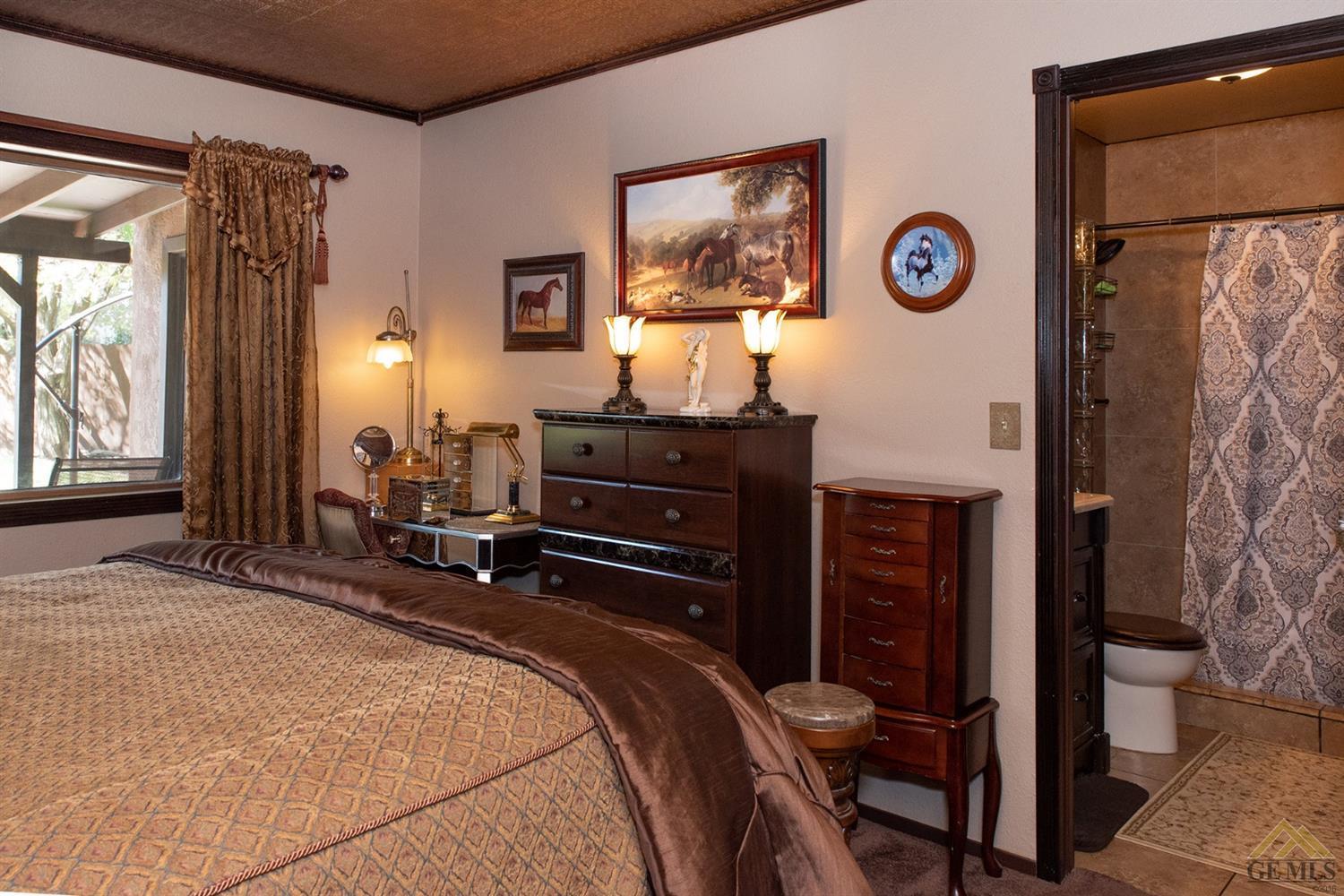 202 Chestnut Court Tehachapi, CA 93561 - Photo 12 of 30 Gallery Image 12