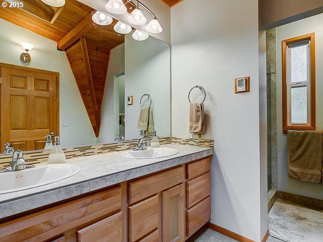 10271 Northwest Dick Road Hillsboro, OR 97124 - Photo 11 of 16 Gallery Image 11