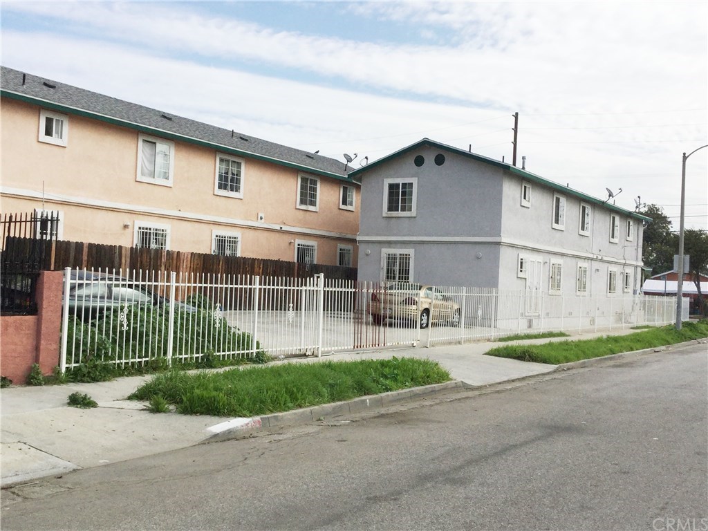 10929 Compton Avenue Los Angeles, CA 90059 - Photo 3 of 4