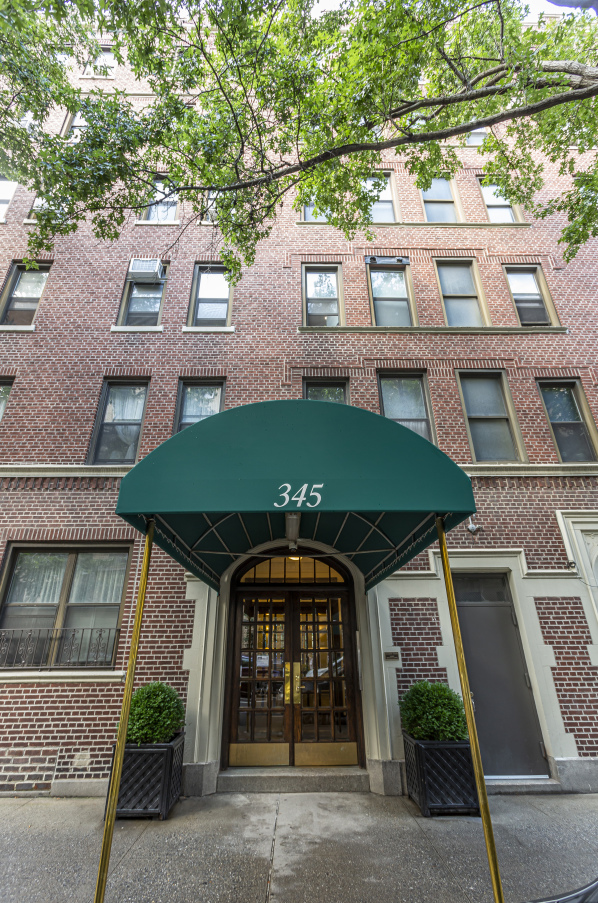 345 E 77th St, Manhattan, NY 10075 - Photo 2 of 3