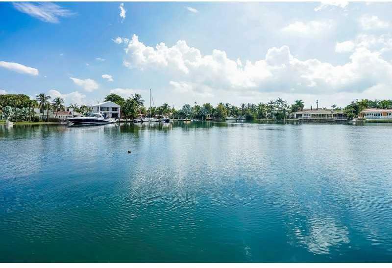 1437 Biscaya Drive Surfside, FL 33154 - Photo 21 of 26