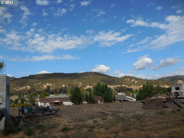 445 Little Valley Road Roseburg, OR 97471 - Photo 3 of 5 Gallery Image 3