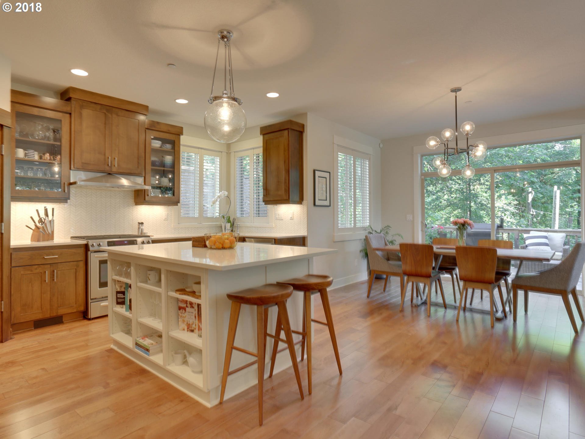 5868 Southwest Ralston Drive Portland, OR 97239 - Photo 8 of 31 Gallery Image 8