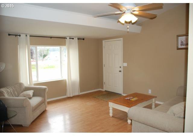 864 Laurel Avenue Reedsport, OR 97467 - Photo 12 of 16 Gallery Image 12
