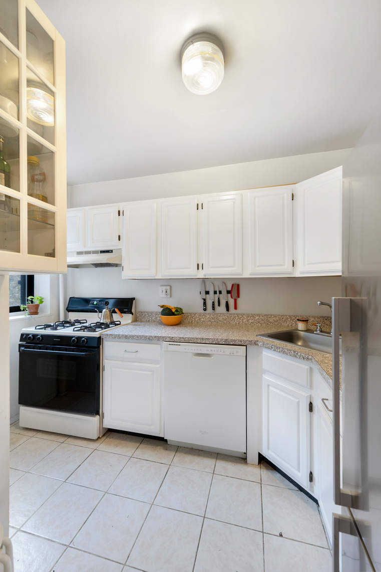 325 Clinton Avenue, Unit 5B Brooklyn, NY 11205 - Photo 9 of 11