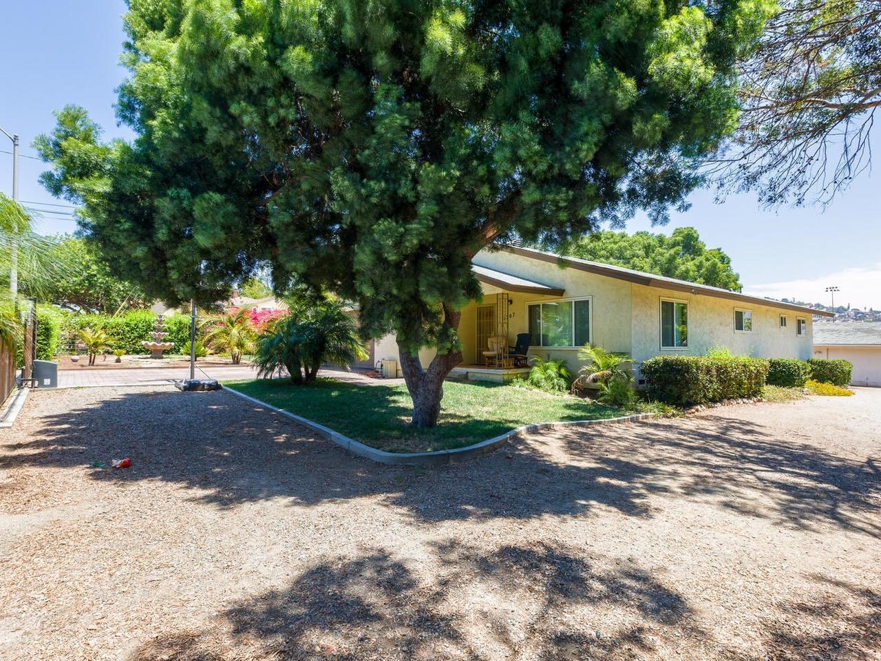 1207 Helix Street Spring Valley, CA 91977 - Photo 5 of 25 Gallery Image 5