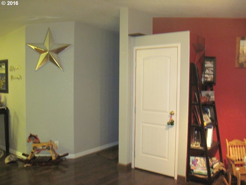 3010 Southwest River View Drive Pendleton, OR 97801 - Photo 4 of 25 Gallery Image 4