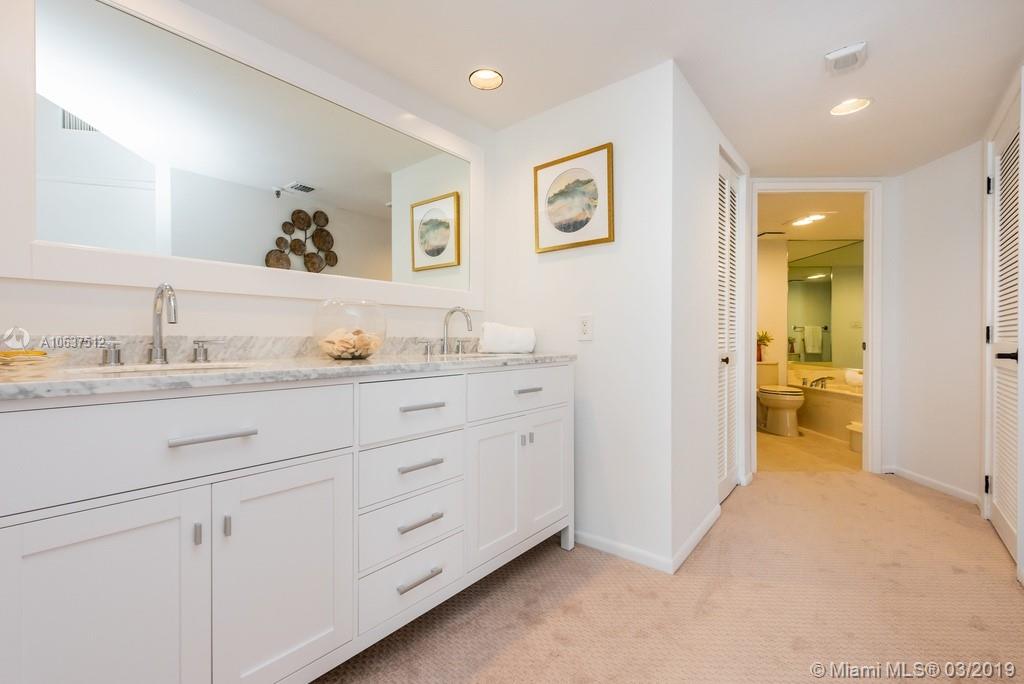520 Brickell Key Drive, Unit APH00 Miami, FL 33131 - Photo 28 of 48