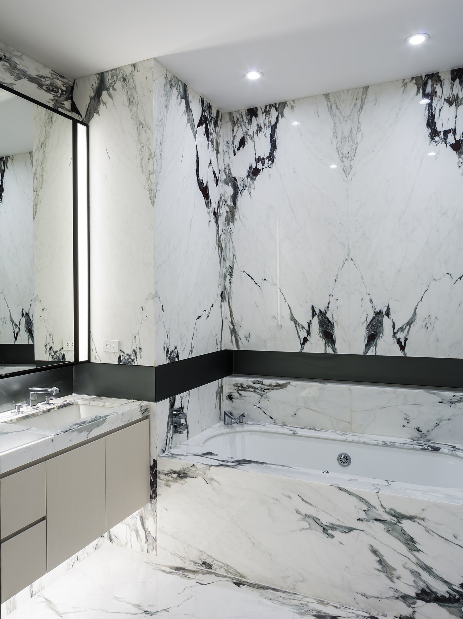 11 Beach Street, Unit 2D Manhattan, NY 10013 - Photo 8 of 13