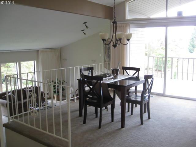 3114 Southwest Ridge Drive Portland, OR 97219 - Photo 9 of 16 Gallery Image 9