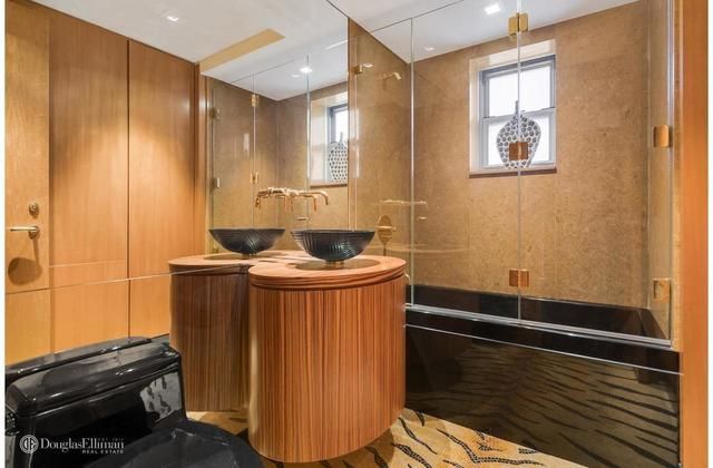 $3,995,000 | 50 East 79th Street, Unit 12E | Upper East Side