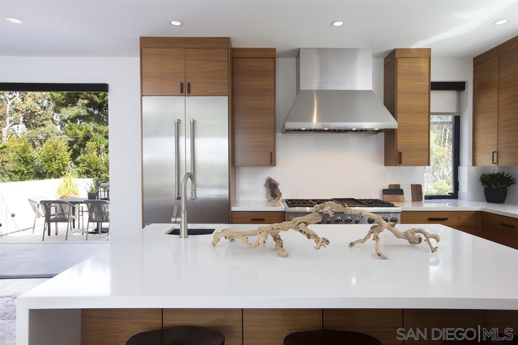 9455 Poole Street La Jolla, CA 92037 - Photo 11 of 25