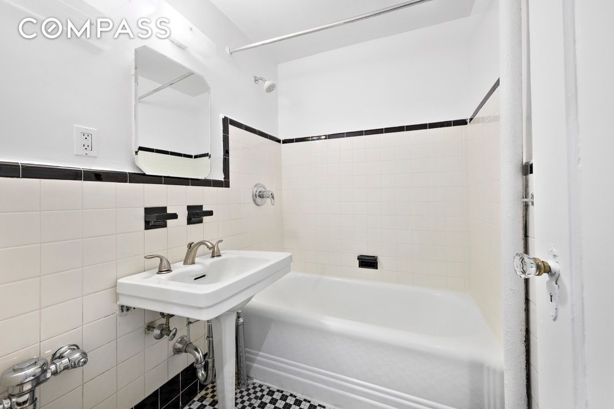 195 Prince Street, Unit 4W Manhattan, NY 10012 - Photo 3 of 5