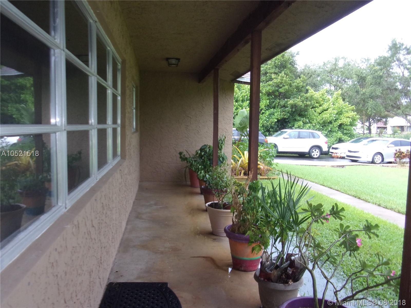 5610 Southwest 195th Terrace Southwest Ranches, FL 33332 - Photo 16 of 41 Gallery Image 16
