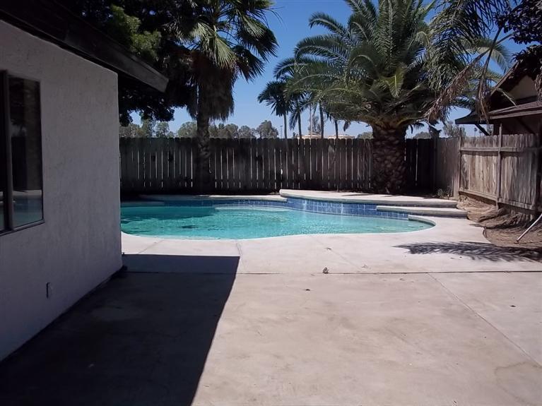 4404 Thatch Avenue Bakersfield, CA 93313 - Photo 14 of 20