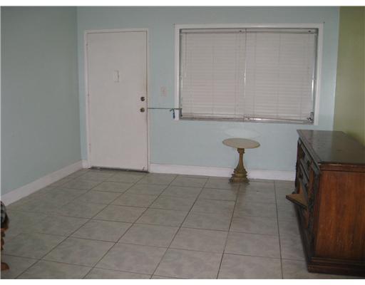 Andover Lakes Miami Gardens, FL 33179 - Photo 5 of 7