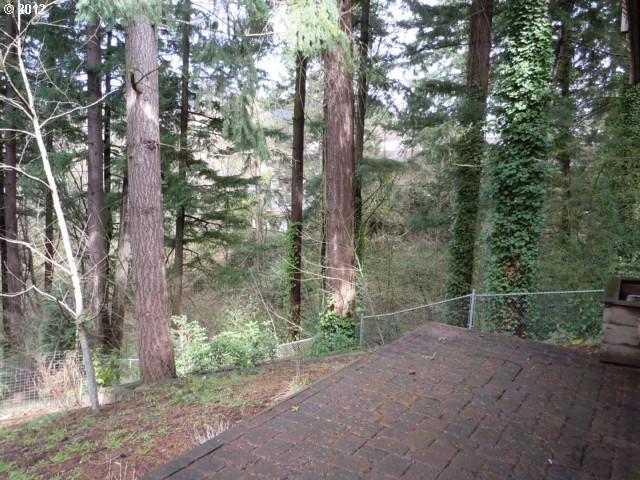 6042 Southwest 33rd Place Portland, OR 97239 - Photo 10 of 12 Gallery Image 10