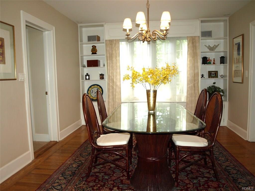 6 Garden Road Pelham, NY 10803 - Photo 3 of 20