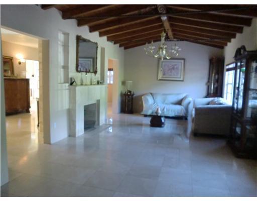 244 Southwest 28th Road Miami, FL 33129 - Photo 3 of 24