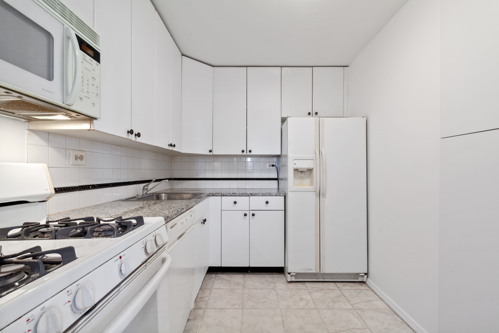 201 West 70th Street, Unit 24E Manhattan, NY 10023 - Photo 12 of 14