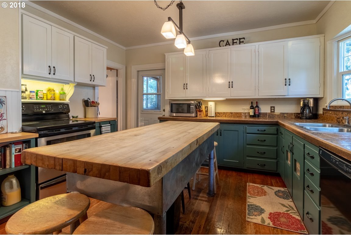 6293 Sunnyview Road Northeast Salem, OR 97305 - Photo 21 of 31 Gallery Image 21