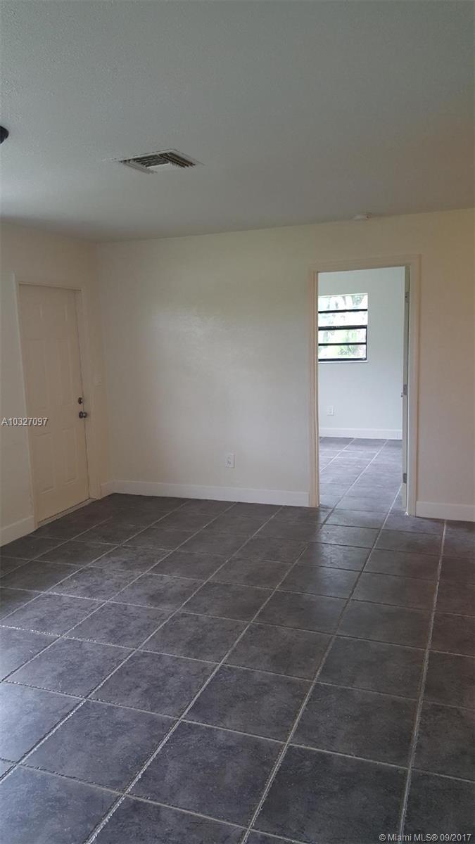 28704 Southwest 147th Place Homestead, FL 33033 - Photo 5 of 10