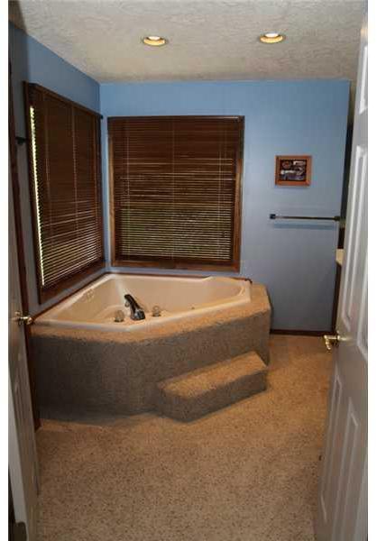 609 Victory Road Pittsburgh, PA 15237 - Photo 13 of 16 Gallery Image 13