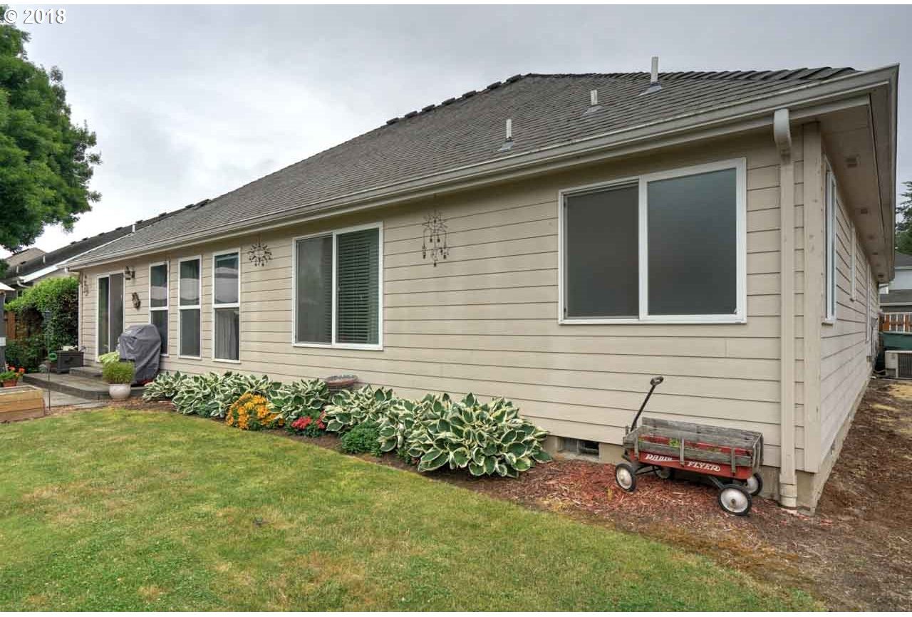 1087 Keystone Loop Northeast Keizer, OR 97303 - Photo 3 of 32 Gallery Image 3