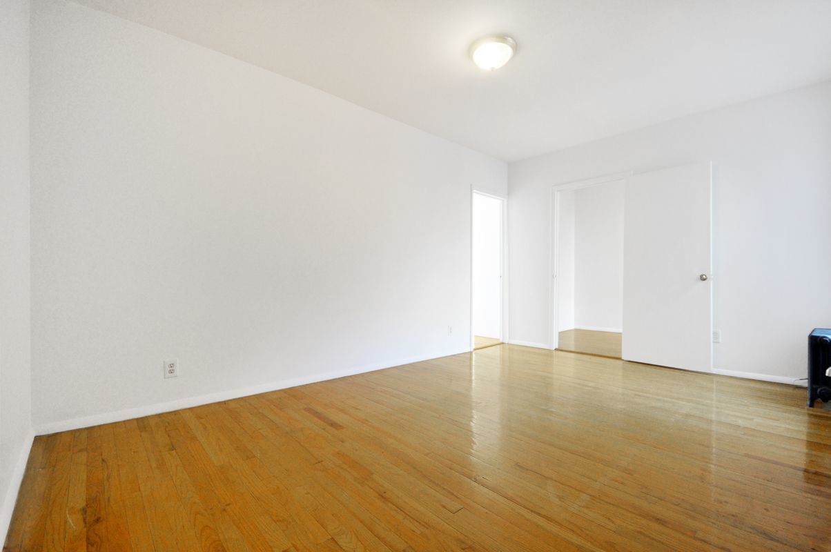 339 East 94th Street, Unit 3A Manhattan, NY 10128 - Photo 2 of 6