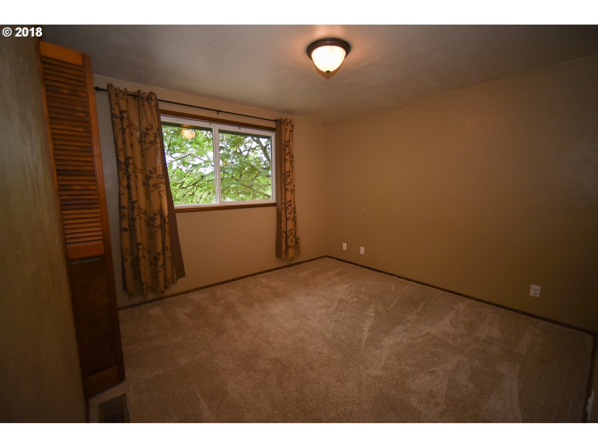 4371 Forsythia Street Springfield, OR 97478 - Photo 11 of 16