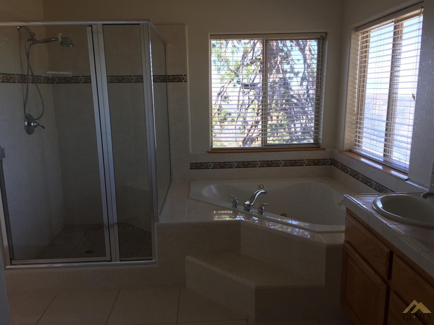 29500 Springwood Court Tehachapi, CA 93561 - Photo 14 of 20 Gallery Image 14