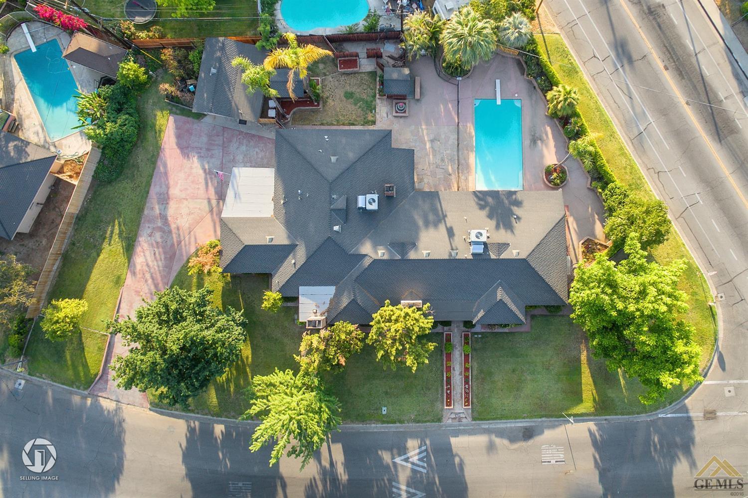 1772 Locust Ravine Bakersfield, CA 93306 - Photo 37 of 39 Gallery Image 37
