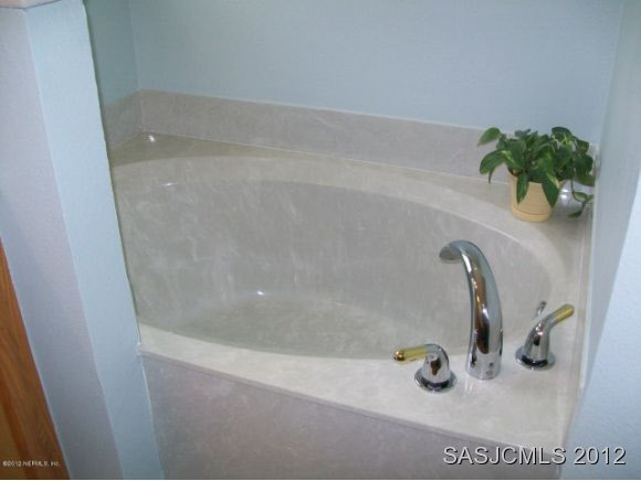 997 Ridgewood Lane St. Augustine, FL 32086 - Photo 13 of 19 Corner Garden Tub