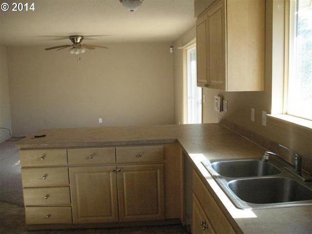 7843 Gold Ray Road Central Point, OR 97502 - Photo 3 of 10