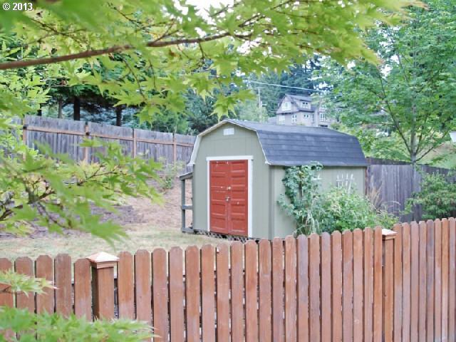 1734 Southwest Taylors Ferry Road Portland, OR 97219 - Photo 14 of 16 Gallery Image 14
