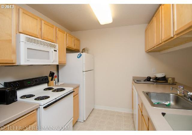 1129 Southwest Gaines Street Portland, OR 97239 - Photo 3 of 13