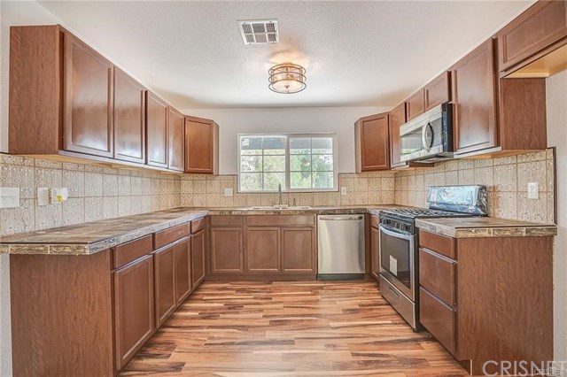 39312 167th Street East Lake Los Angeles, CA 93591 - Photo 2 of 20