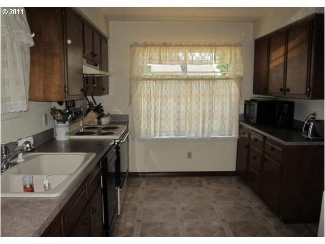 2910 Fisher Road Northeast Salem, OR 97305 - Photo 7 of 16 Gallery Image 7