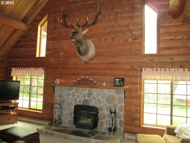 557 Thompson Road Riddle, OR 97469 - Photo 13 of 16