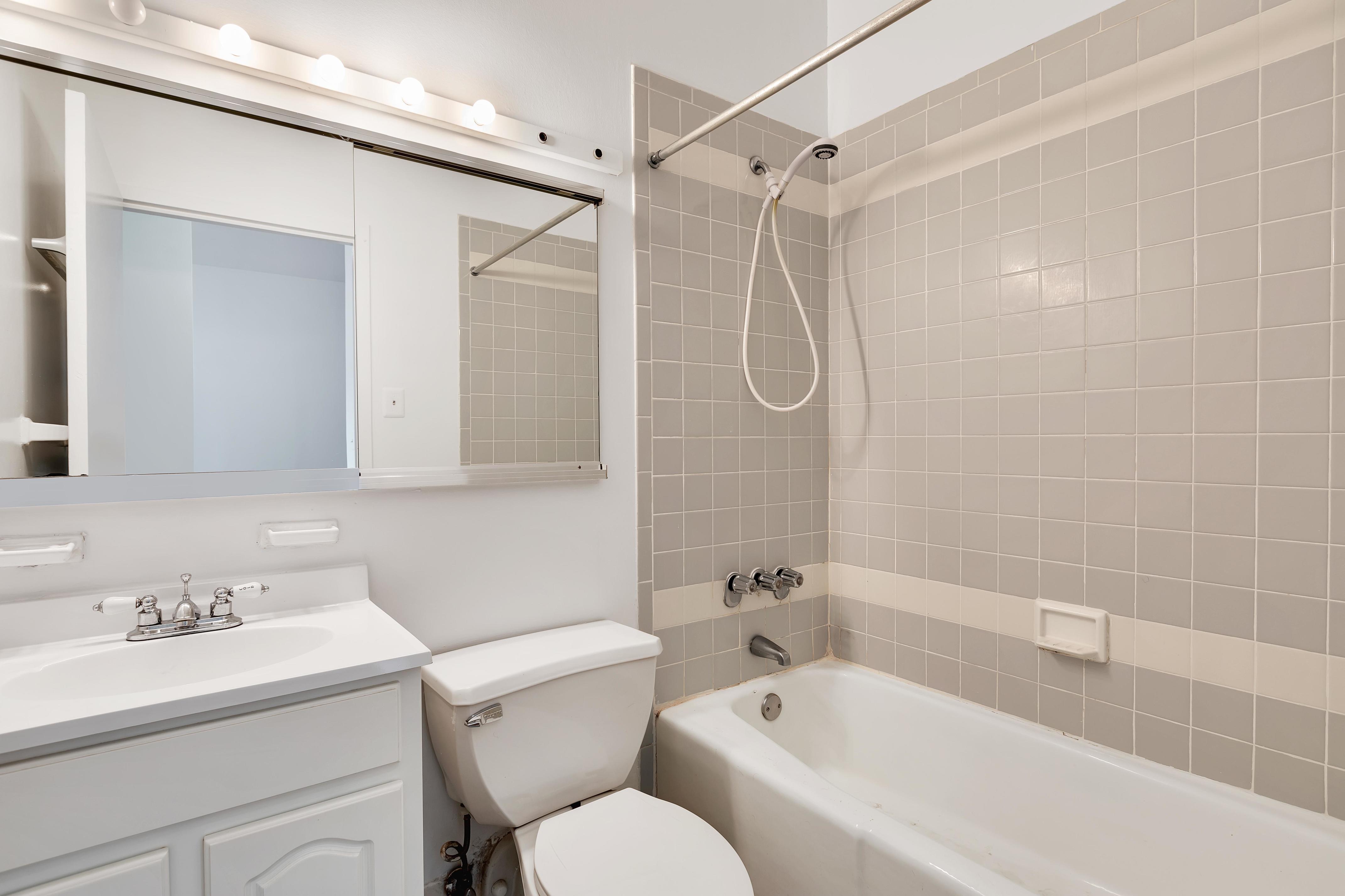 215 West 84th Street, Unit 407 Manhattan, NY 10024 - Photo 6 of 7