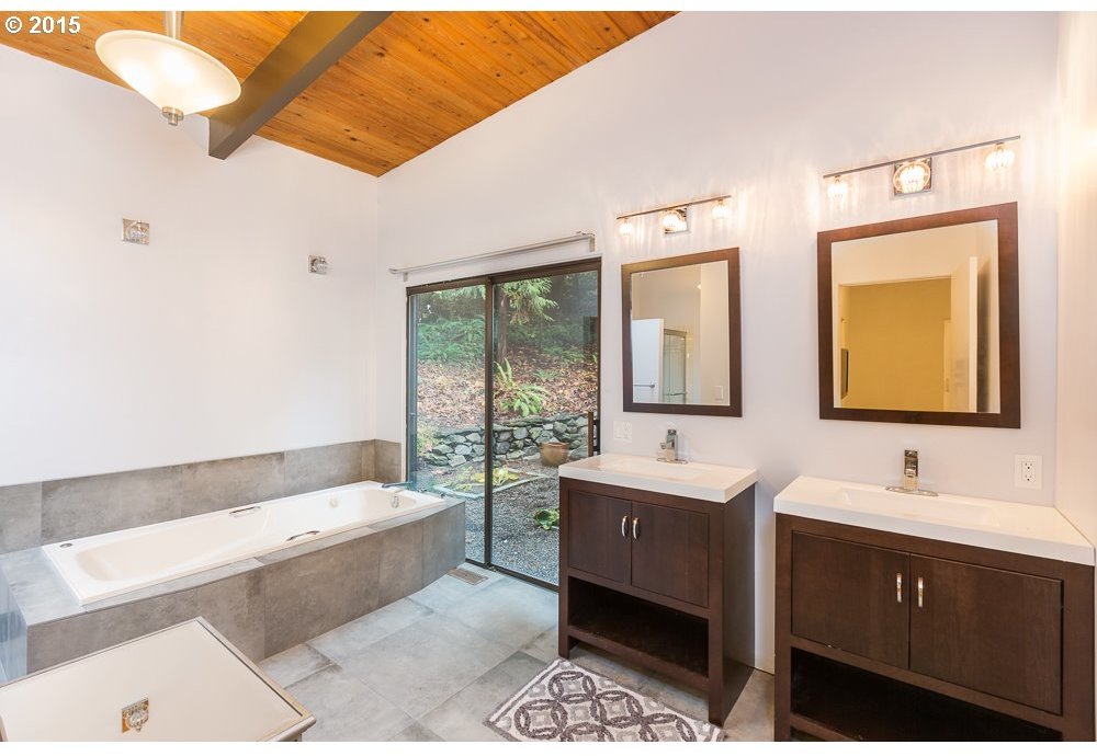 6433 Southwest Laber Road Portland, OR 97221 - Photo 6 of 27